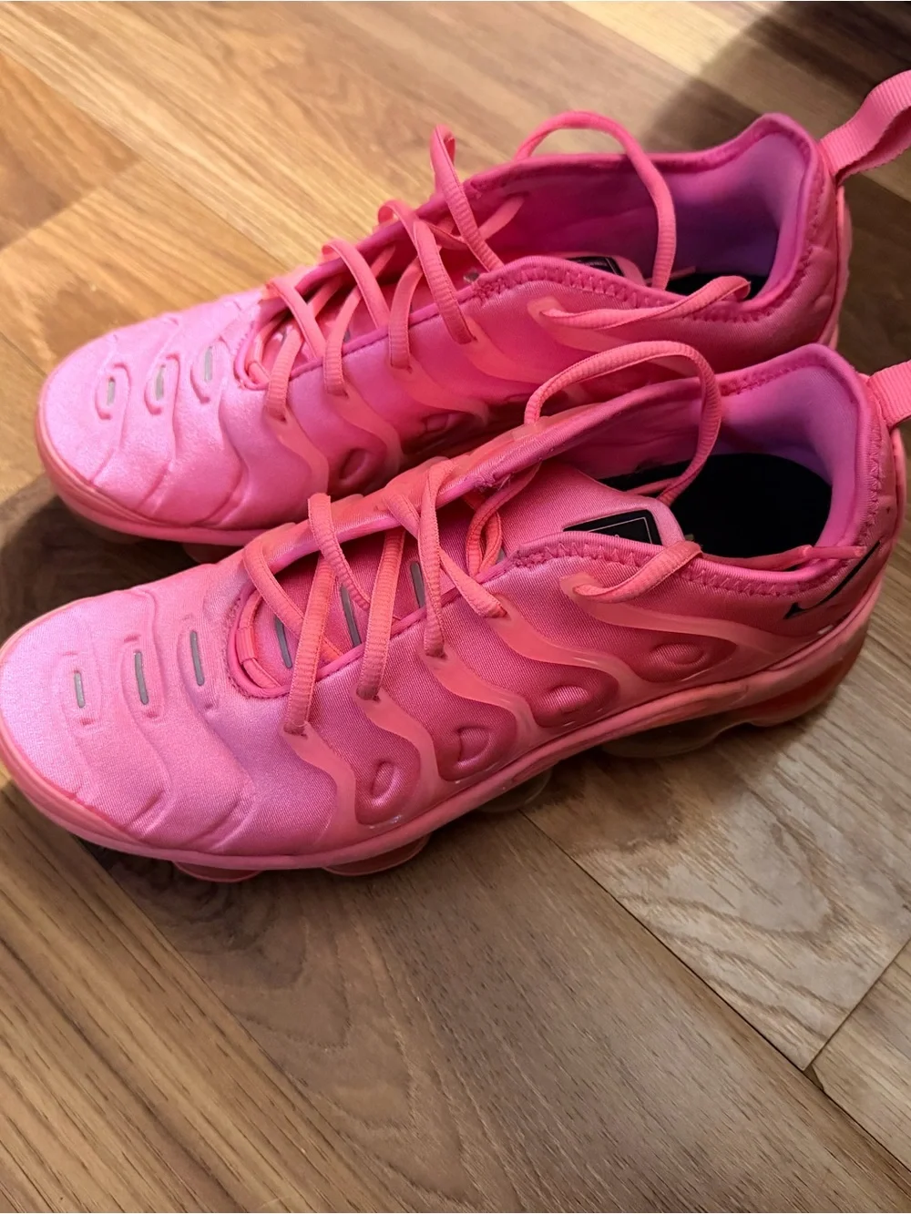 Nike Vapormax Plus bold neon
